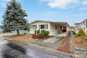 Welcome to #99 in the quiet, gated 55+ community of Park Village!