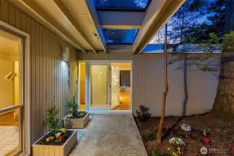 Classic Mid-Century lines!