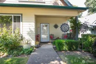 Inviting, level entry w/ covered front porch