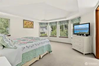 Large Primary Bedroom. 16x15