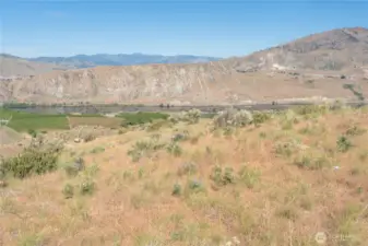 Amazing 20 acre parcel with Panaramic views of the Cascade Mountains and Colombia River