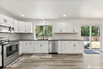Stainless Kitchen appliances - all included.