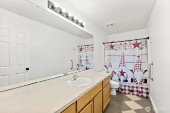 Full guest bathroom on upper level with shower/tub combo.