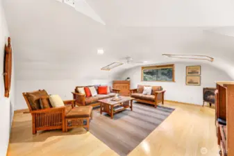 Upstairs lounge space - great for movies or game nights.