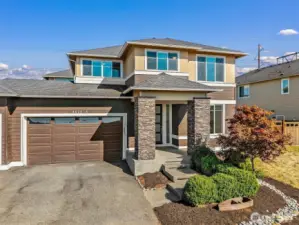 Welcome to this luxurious home by sought after luxury homebuilder, MainVue