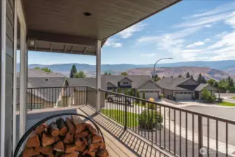 Covered deck off living room