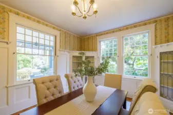 Gorgeous trim and original built-in corner hutches with leaded glass doors here.