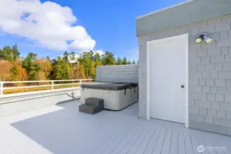 Hot tub on roof deck