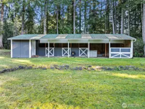 3 Stall barn W/ finished studio. Power/water