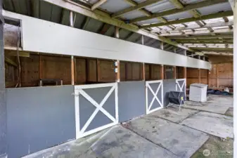 Extra space past 3 stalls