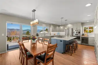 Open-concept kitchen and dining area with great flow, perfect for entertaining guests and hosting gatherings.