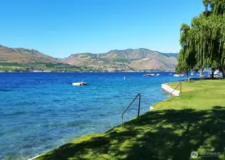 Lake Chelan Hills Willows park offers huge waterfrontage with swimming, a dock to load/unload boat passengers, lawn games, swimming area with docks, storage for kayaks and paddleboards, and day slips for boats.