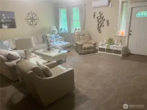 Unit 7720 LR (Picture prior to this tenancy)