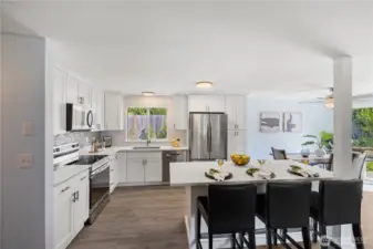 Large island w/seating