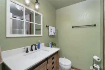 Full bathroom off hallway.