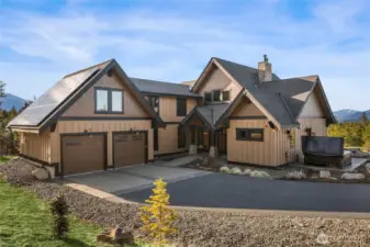 Gorgeous luxury home built by Suncadia builder Swiftwater Custom Homes.