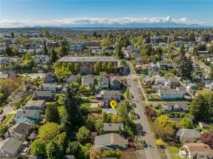 1.5 blocks to Phinney Avenue