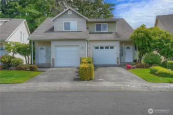 HOA maintains the grounds