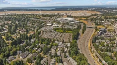 Minutes to Seatac airport, Minutes to Tukwila Int'l Blvd Link Light rail station, Minutes to I-5 and I-405 Northbound via WA-518,  +/- 15 minutes to Seattle downtown.