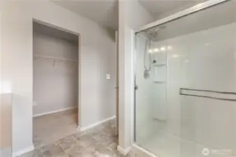 Full shower & walk in closet