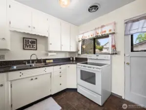 Good cabinet space!
