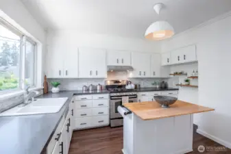 This bright kitchen has ample storage and is ready for you to cook a great meal!