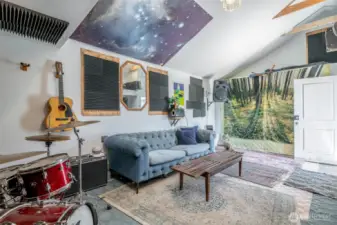 This garage can also be used as a "normal" garage.