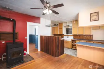 Kitchen w/eating space