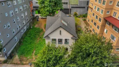 A rare opportunity in South Lake Union perfect for an owner/user. Add investment upside in adding townhome units or redevelop into high density multifamily project.