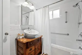 Full bathroom on main