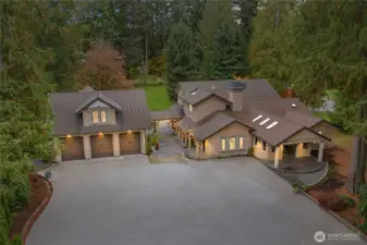 Minutes to Downtown Snohomish, yet feels a world away! Your Home Your Haven!