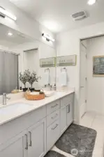 Previously decor'd Full Bath