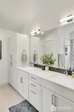 Previously decor'd Full Bath