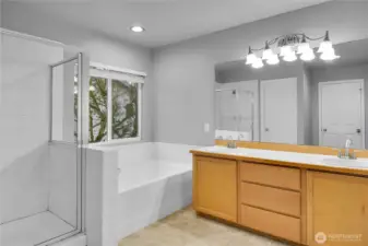 5-piece en-suite bathroom!