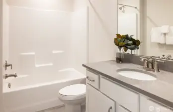 3rd flr hall full size bath