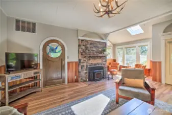 Living Room/Entry