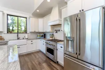 Chef's Kitchen Custom Hood and Farm Sink