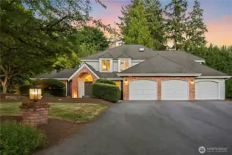 Timeless William Buchan resale in the Amesbury community at Ames Lake!