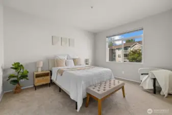 Airy primary suite