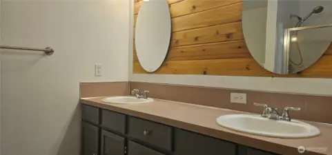 Primary 3/4 bath