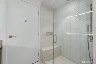 Primary Bathroom - 5-Piece Spa Bath