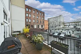 Outdoor deck with BBQ on the 2nd floor as well.