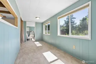 Make this another sitting room or office?