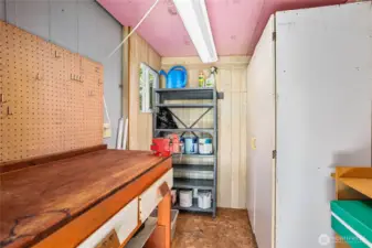 Nice storage room with lights & electricity