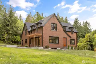 Welcome to your RARE and exclusive home only minutes from downtown Puyallup!