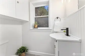Upstairs full bathroom
