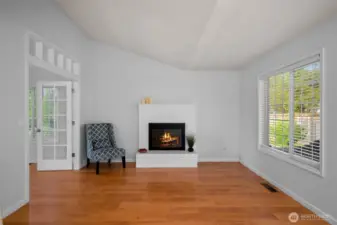 Great room off kitchen w/eating space with backyard access...