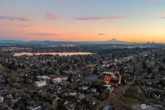 Breathtaking panoramic views of the Seattle skyline and Mt. Rainier over Green Lake—a perfect backdrop for every evening.