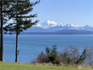 Mt Baker sits front and center to the east