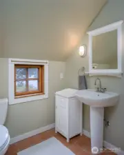 Upper 3/4 bath
